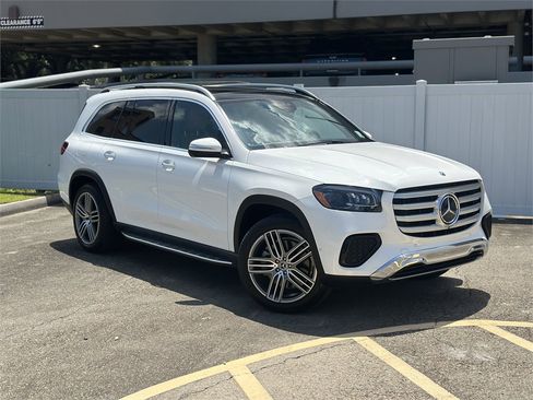Used 2024 Mercedes-Benz GLS 450 4MATIC image 8