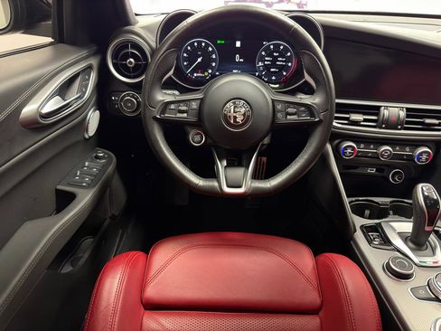 Used 2024 Alfa Romeo Giulia Veloce AWD/4WD image 28