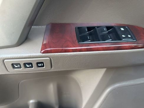 Used 2011 Lexus GX 460 w/ Comfort Plus Pkg image 32