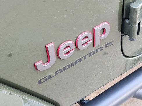 Used 2023 Jeep Gladiator Rubicon w/ LED Lighting Group AWD/4WD image 8
