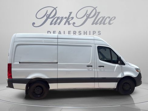 Used 2025 Mercedes-Benz Sprinter 2500 image 6