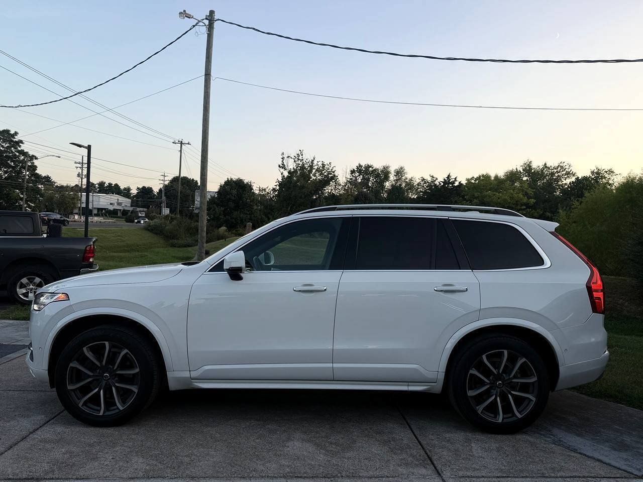 Used 2018 Volvo XC90 T6 Momentum w/ Convenience Package AWD/4WD image 2