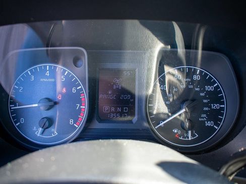 Used 2017 Nissan Titan S image 19