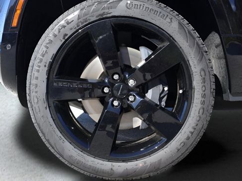 New 2026 Land Rover Defender 110 X-Dynamic SE image 9