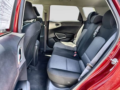 Used 2023 Kia Soul LX w/ LX Technology Package FWD image 30