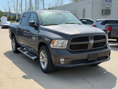 Used 2017 RAM 1500 Express w/ Express Value Package AWD/4WD image 4
