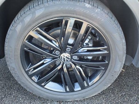 Used 2022 Volkswagen Tiguan SE R-Line image 47