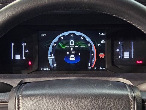 Used 2025 Toyota 4Runner SR5 AWD/4WD image 15