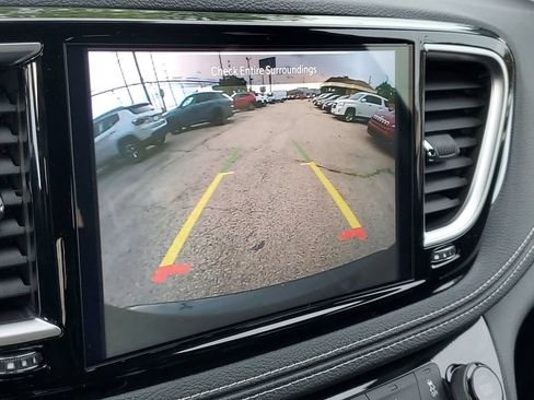 Used 2026 Chrysler Pacifica Limited w/ S Appearance Package FWD image 32