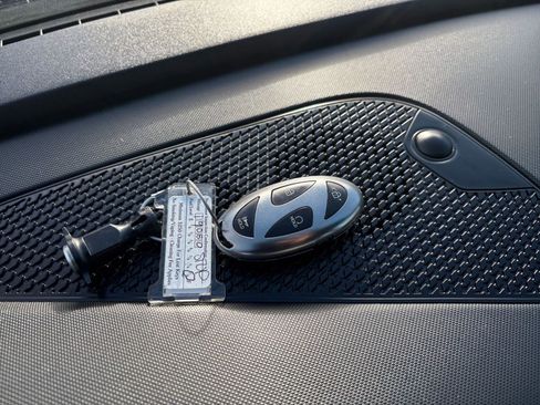 Used 2025 Hyundai Elantra Limited image 21