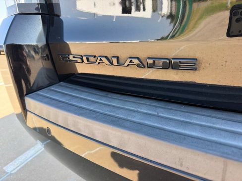 Used 2019 Cadillac Escalade Premium Luxury AWD/4WD image 10