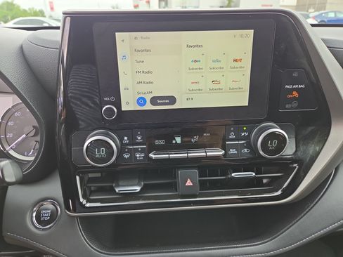 Used 2023 Toyota Highlander L FWD image 22