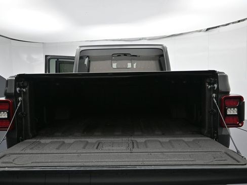 Certified 2025 Jeep Gladiator Sport image 27