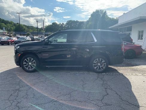 Used 2023 Chevrolet Tahoe LT w/ Luxury Package RWD image 3
