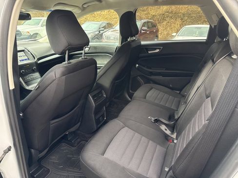 Used 2020 Ford Edge SE image 16