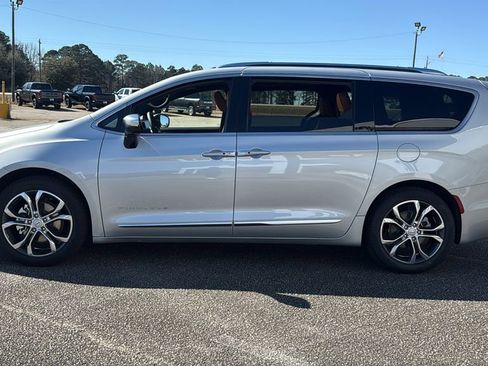 New 2026 Chrysler Pacifica Pinnacle image 5