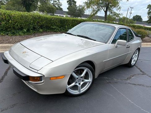 Used 1988 Porsche 944 Coupe RWD image 2