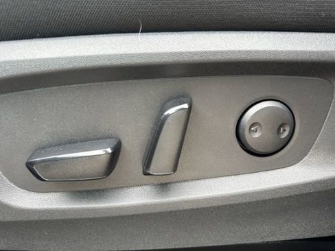 New 2025 Nissan Pathfinder SV w/ Black Appearance Package image 29