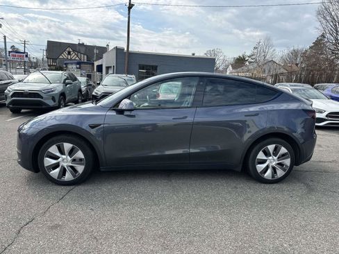 Used 2022 Tesla Model Y Long Range image 6