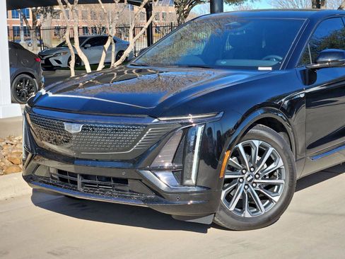 New 2025 Cadillac Lyriq Sport w/ LPO, Floor Liner Package AWD/4WD image 6