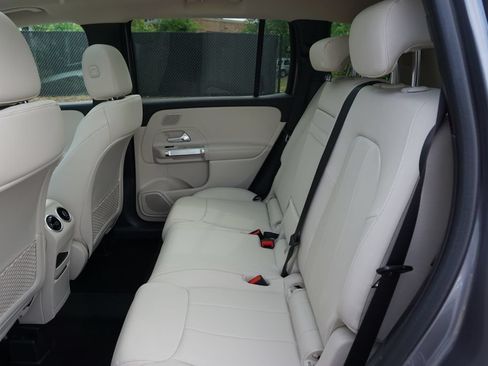 Used 2025 Mercedes-Benz GLB 250 image 39