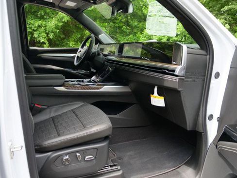 Used 2026 Cadillac Escalade Platinum Sport w/ LPO, ONYX Package AWD/4WD image 50
