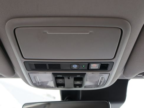 Used 2020 Honda Pilot Touring image 32