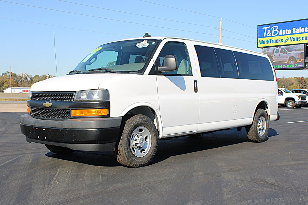 Used 2020 Chevrolet Express 3500 LS RWD image 2