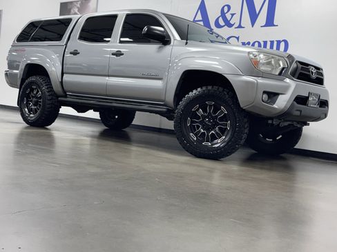 Used 2014 Toyota Tacoma 4x4 Double Cab w/ SR5 Package image 3