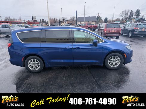 Used 2021 Chrysler Voyager LX image 5