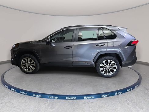Used 2022 Toyota RAV4 XLE Premium AWD/4WD image 9