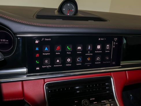Used 2022 Porsche Panamera image 24
