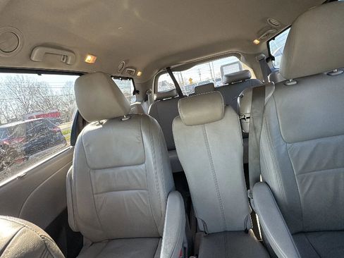 Used 2015 Toyota Sienna XLE image 22