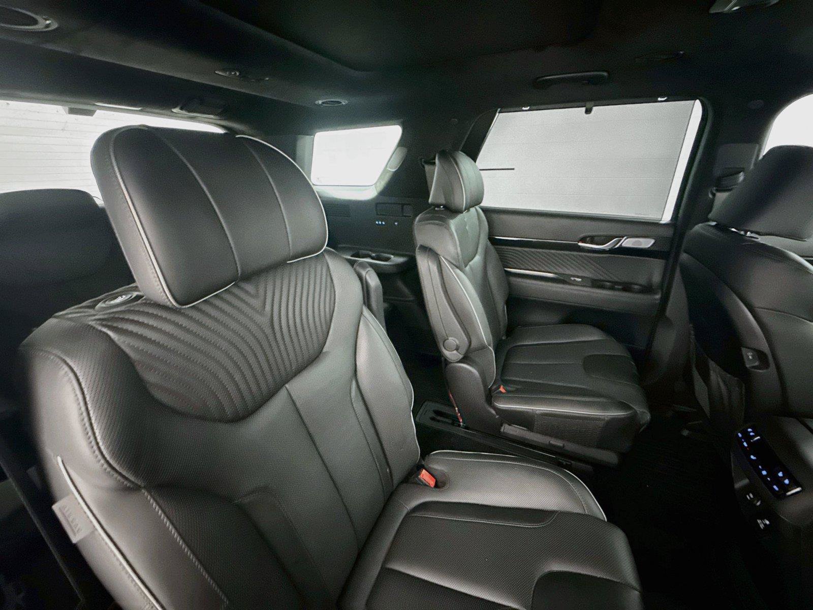 Used 2024 Hyundai Palisade Calligraphy FWD image 12