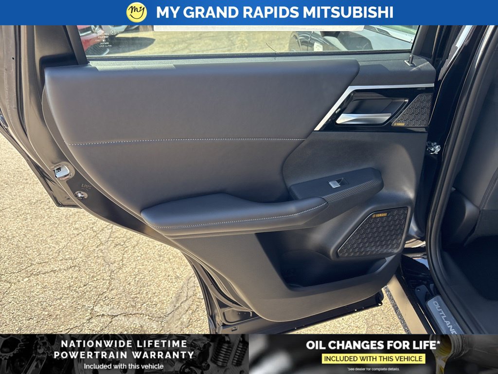New 2026 Mitsubishi Outlander SE AWD/4WD image 11