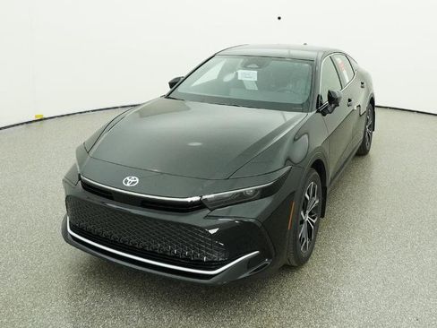 New 2026 Toyota Crown XLE image 5