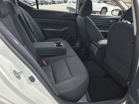 Used 2025 Nissan Altima 2.5 SV FWD image 17