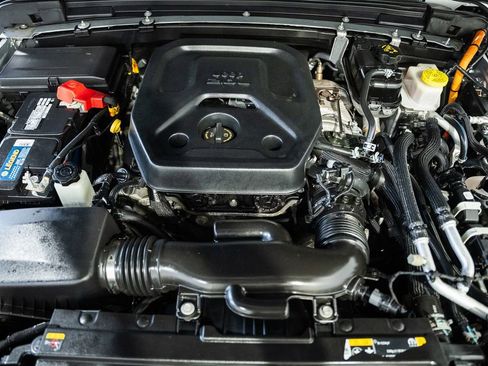 Used 2023 Jeep Wrangler Unlimited image 23