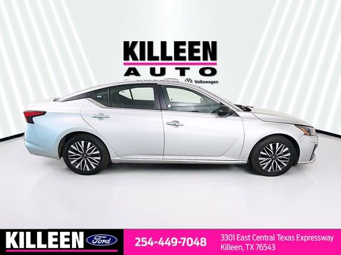 Used 2024 Nissan Altima 2.5 SV image 9