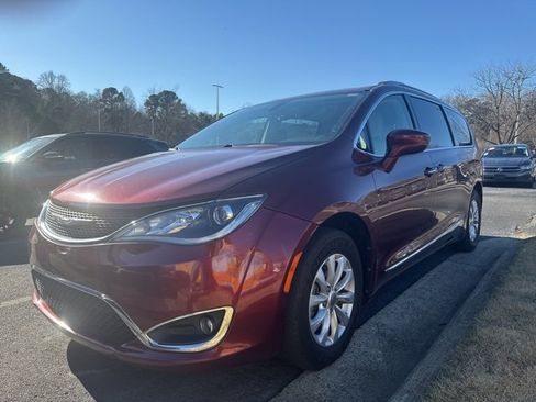 Used 2019 Chrysler Pacifica Touring-L image 12