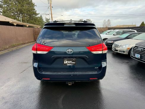Used 2012 Toyota Sienna XLE image 5