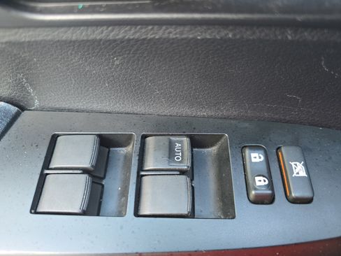 Used 2020 Toyota Tundra SR5 w/ SR5 Convenience Package AWD/4WD image 24