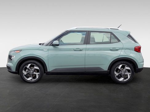 Used 2025 Hyundai Venue SEL FWD image 7
