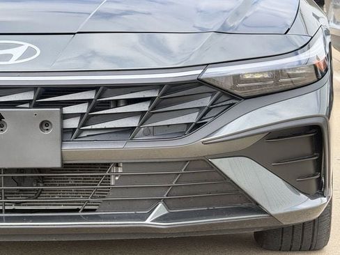 Used 2025 Hyundai Elantra Blue image 8