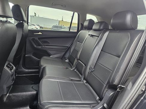 Used 2020 Volkswagen Tiguan SE AWD/4WD image 16