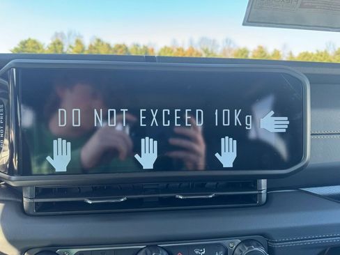 New 2026 Jeep Gladiator Sport AWD/4WD image 15