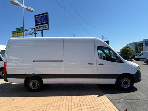 Used 2025 Mercedes-Benz Sprinter 2500 image 2