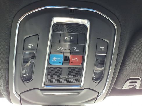 Used 2022 Jeep Wagoneer Series III AWD/4WD image 18