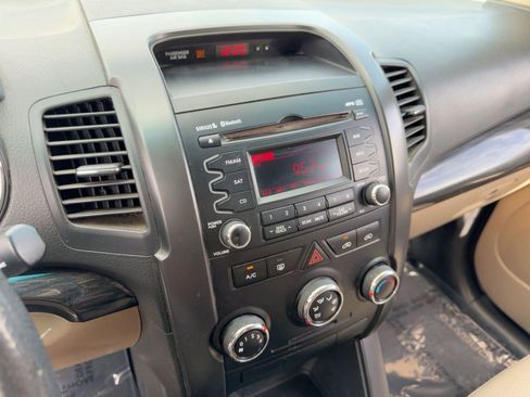 Used 2012 Kia Sorento LX image 25
