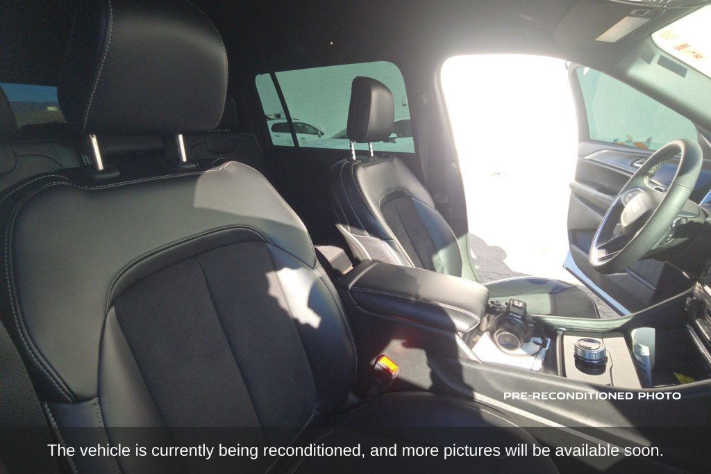 Used 2024 Jeep Grand Cherokee L Laredo AWD/4WD image 15